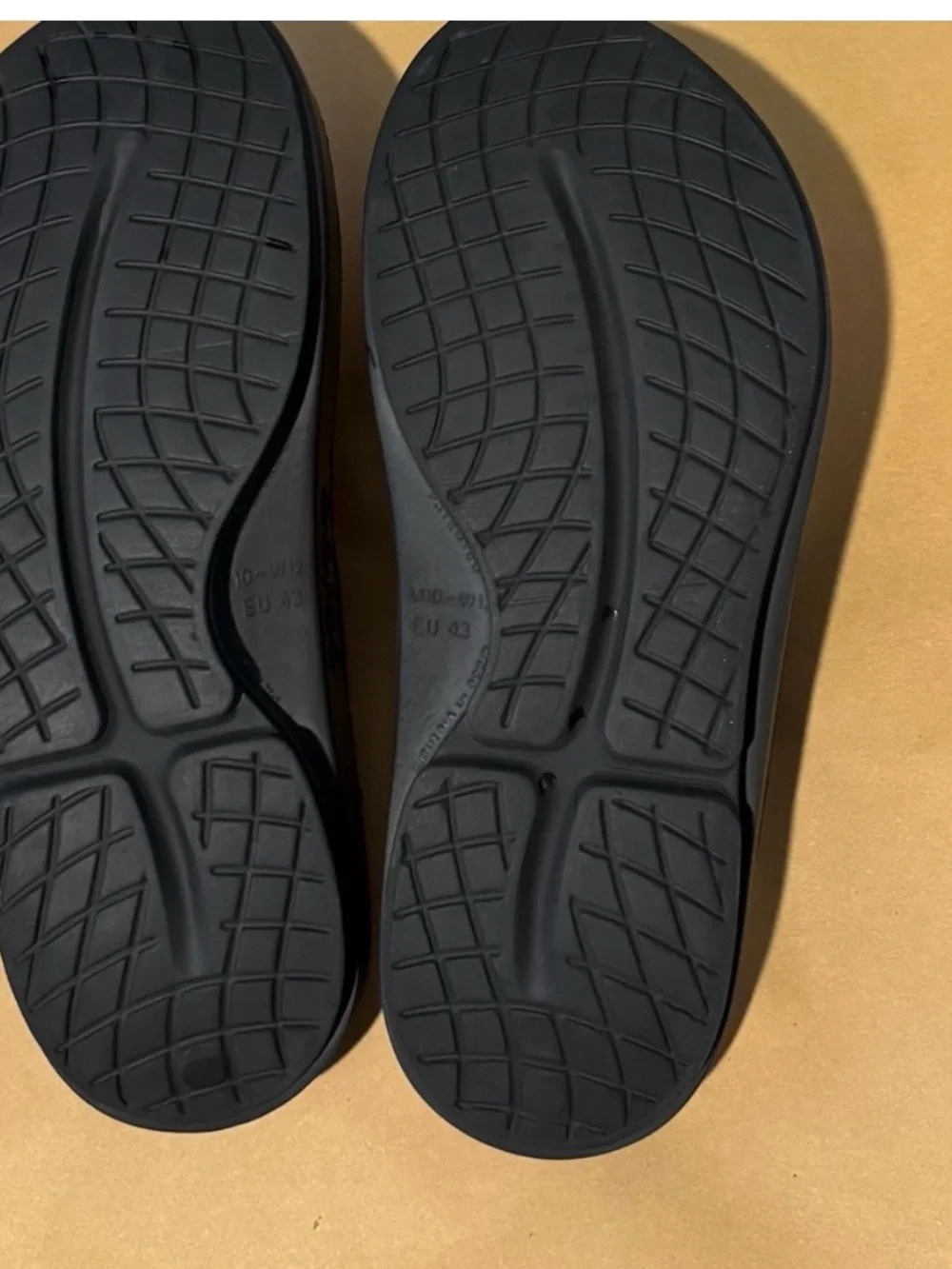 OOFOS OOriginal Sandal mens size 10 /women’s 12